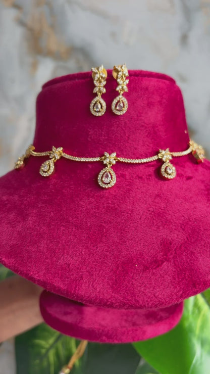Heritage Gold Medallion Link Choker Set with Dangle Earrings